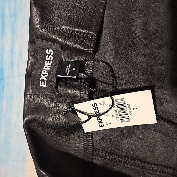 Express Zipper Faux Leather Skirt Size 2 NWT - Picture 3 of 4
